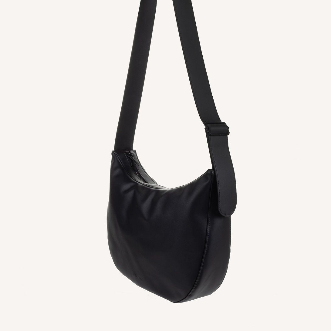 umi black schuin 2.jpeg