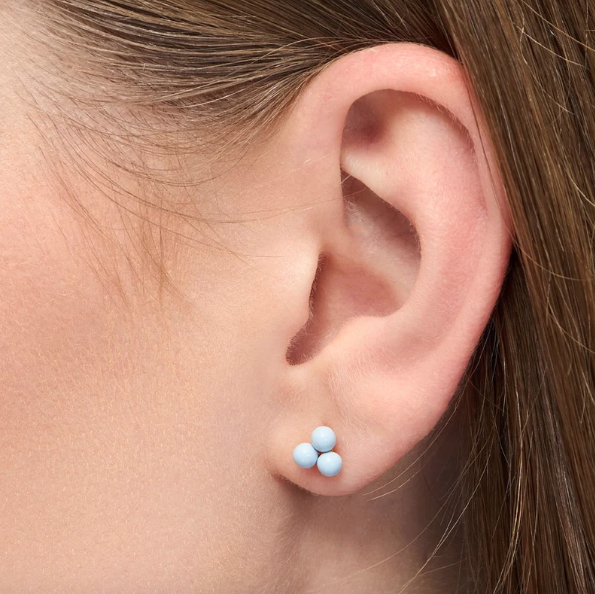 trio blauw aan close.png