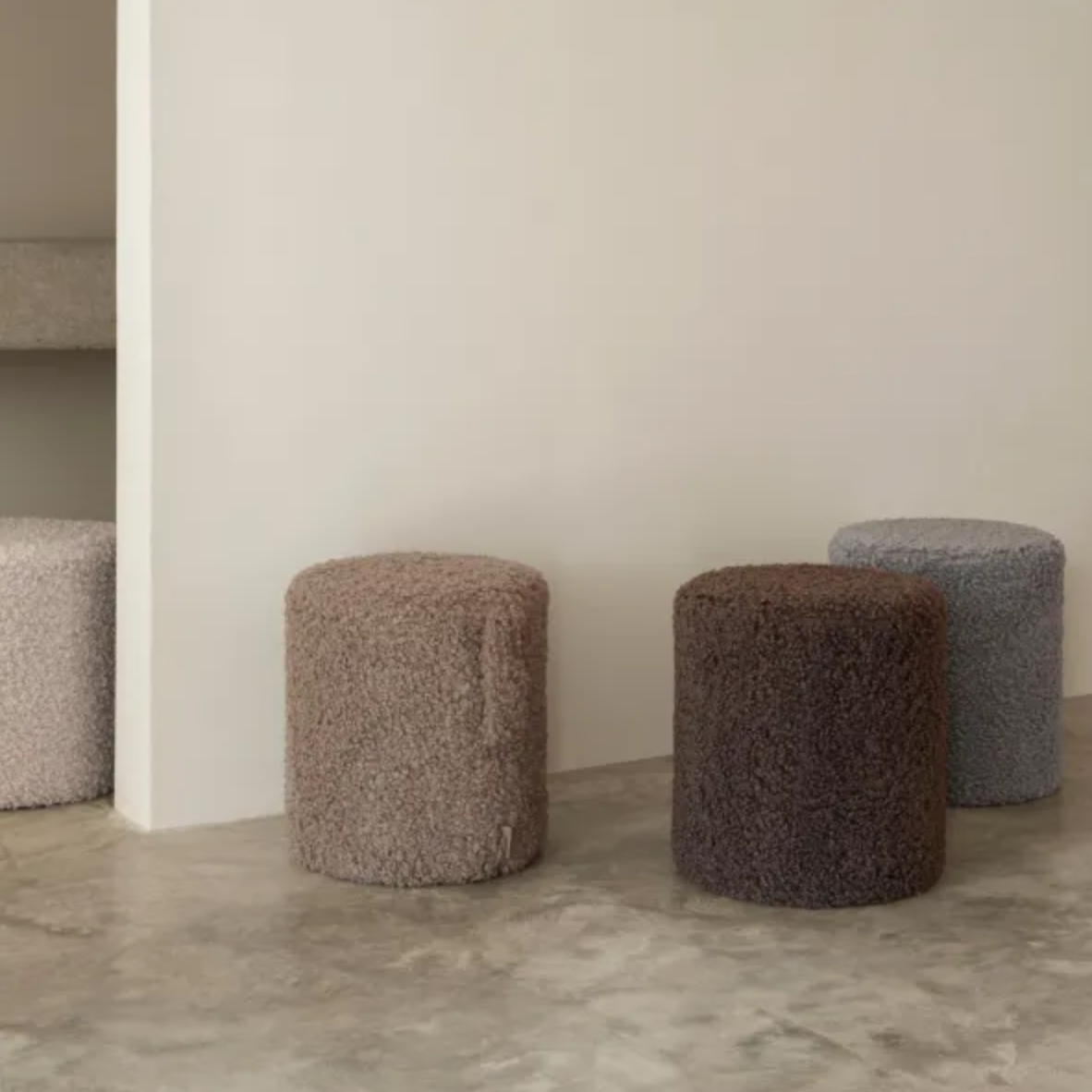 poufjes verschillende kleuren sfeer.png