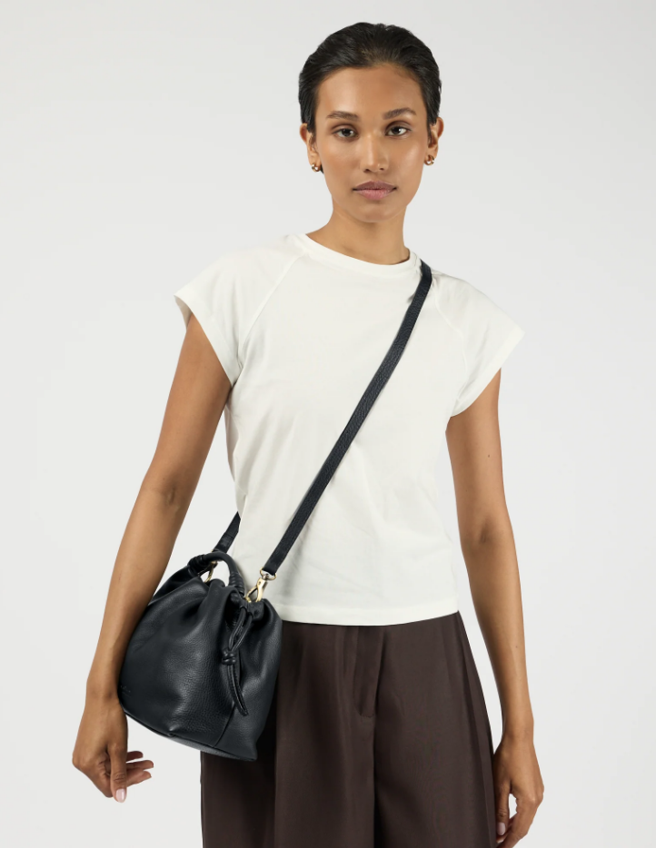 kiki midi black aan lange riem.png