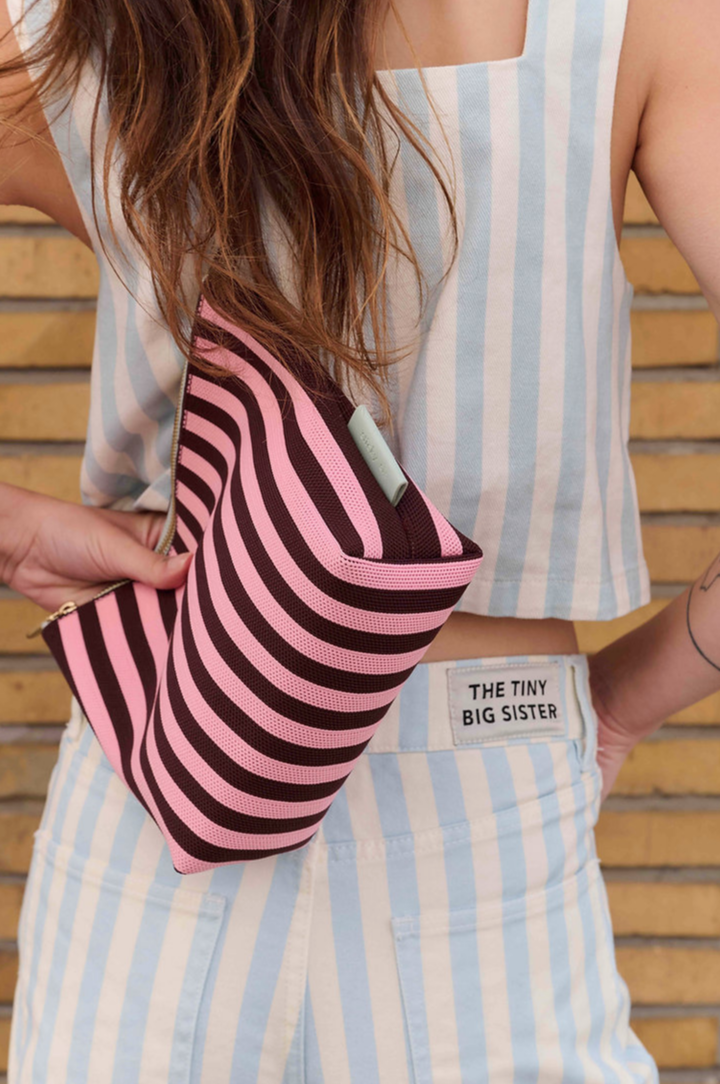 monk toiletery bag chocolate - bubblegum sfeer 2.png