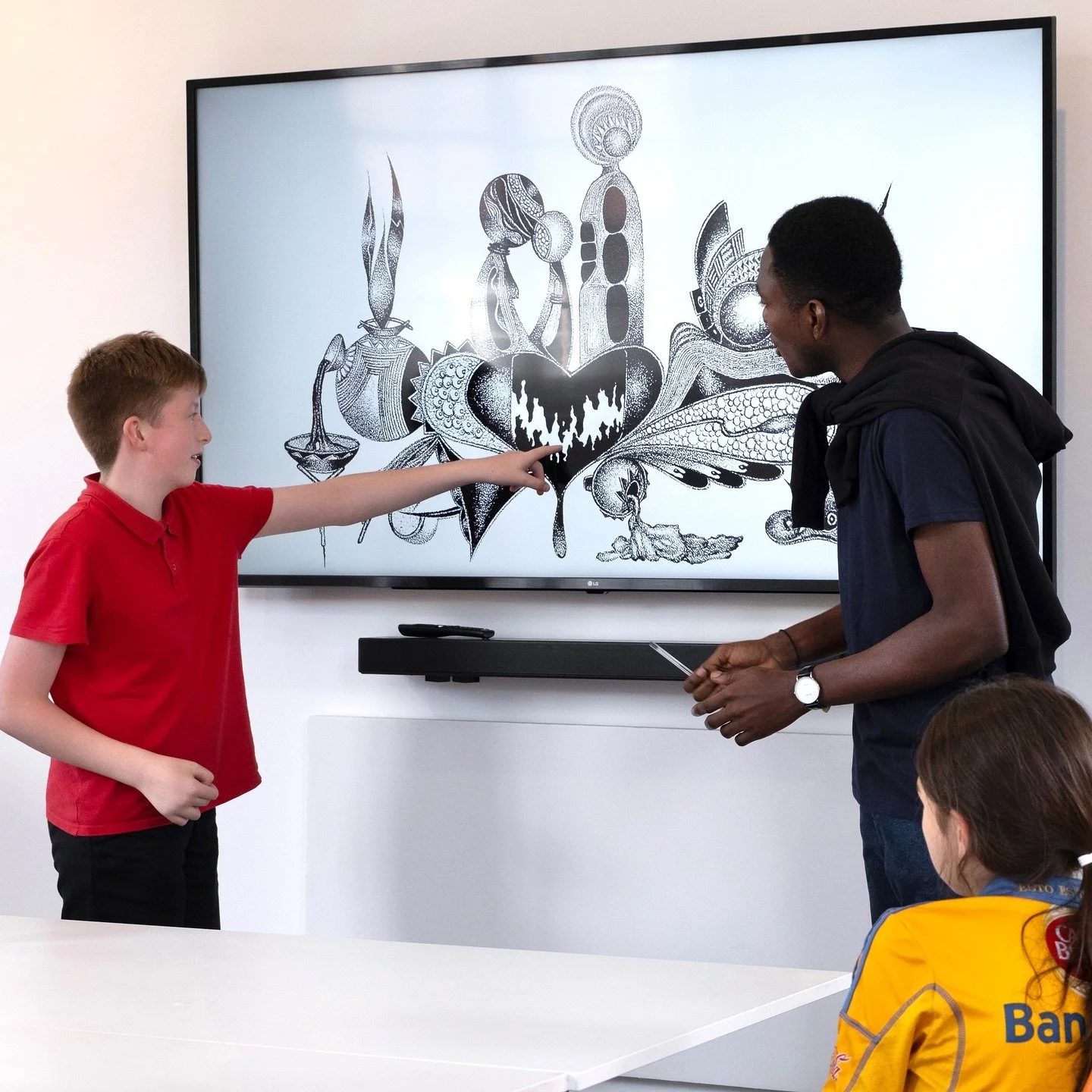 We were very fortunate to meet Isaac Yeboah @nashism_art at the beginning of the summer to learn about Symbolism and Style through his incredible drawings, based on family, memory and heritage, and a series of drawing exercises.

Thanks so much Isaac