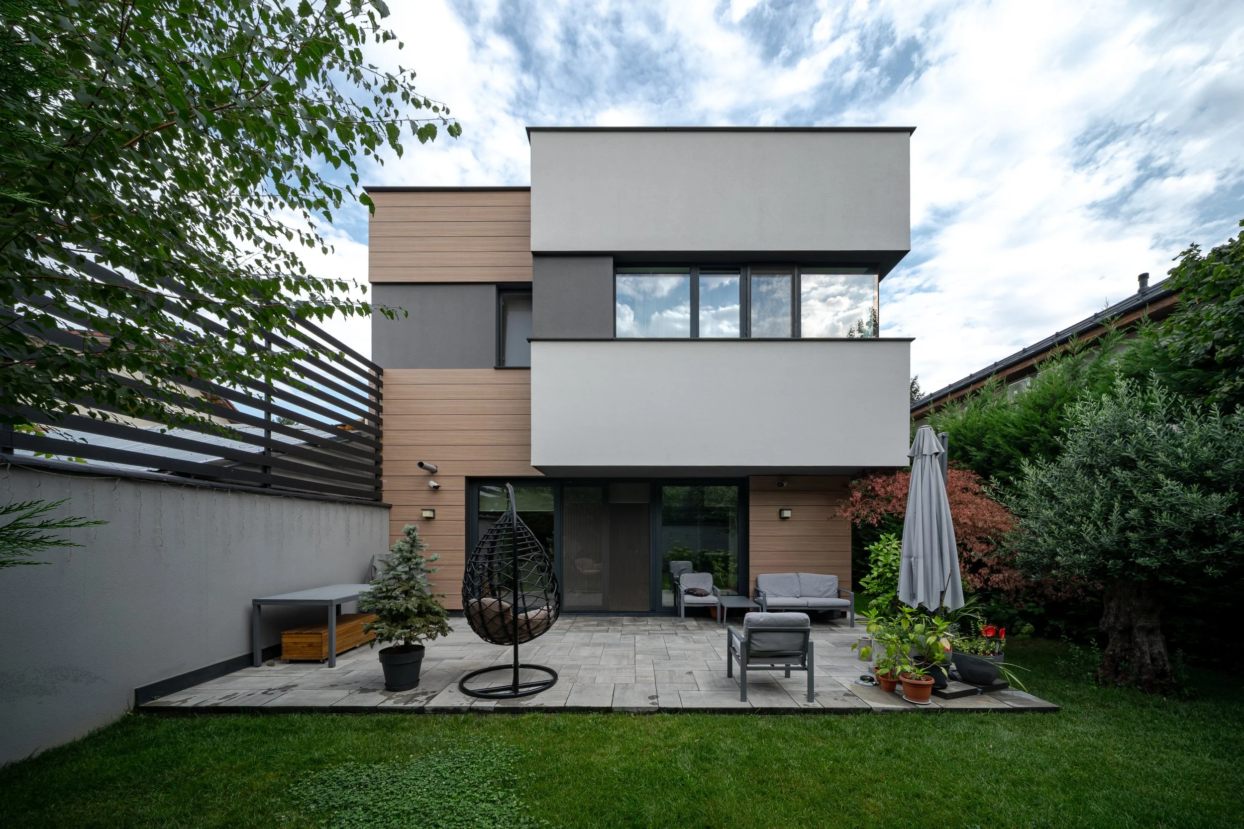 SM HOUSE
