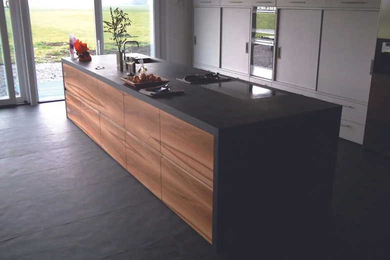  Belga Black  The enduring sophistication of our Belga Black slate tiles is designed to add a modern and refined touch to any decor. The luxuriously deep black color enhances the beauty of your floors, walls, or backsplashes.