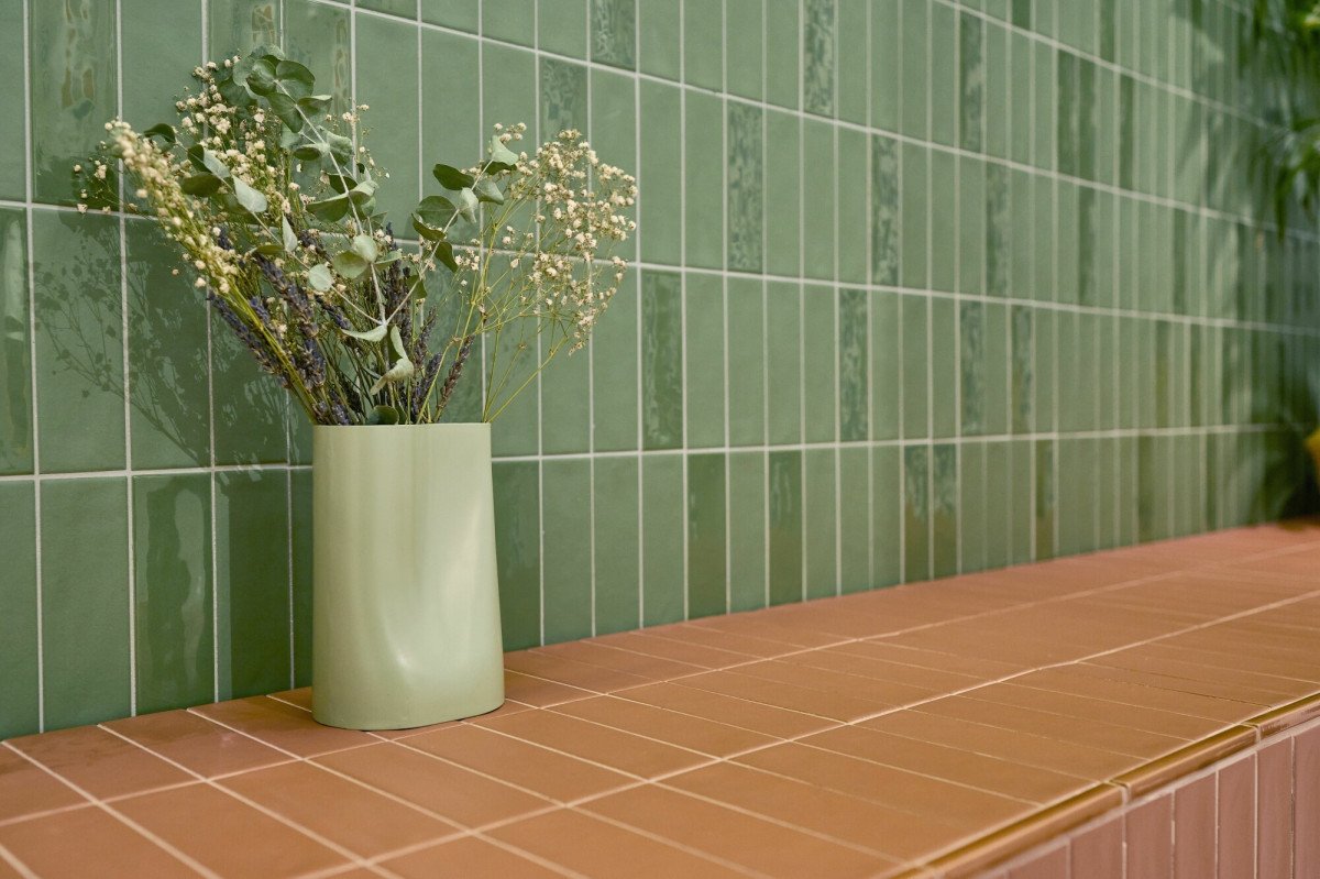  Brixton  Discover the charm of Brixton, an invitation to revel in fresh and revitalizing aesthetics through its vibrant colors and diverse finishes. Each piece is presented in a sleek 1 7/8 x 5 3/4-inch format and offers a palette of 6 distinct shad