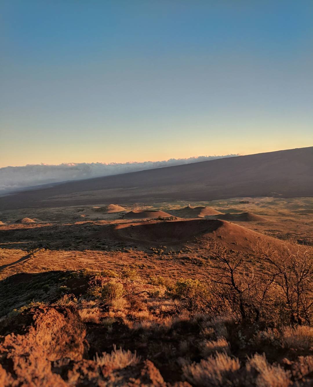 From sea level to 9200ft in a day. Looks like a different planet! This is the view at sunset from the Visitor centre at Mauna Kea!