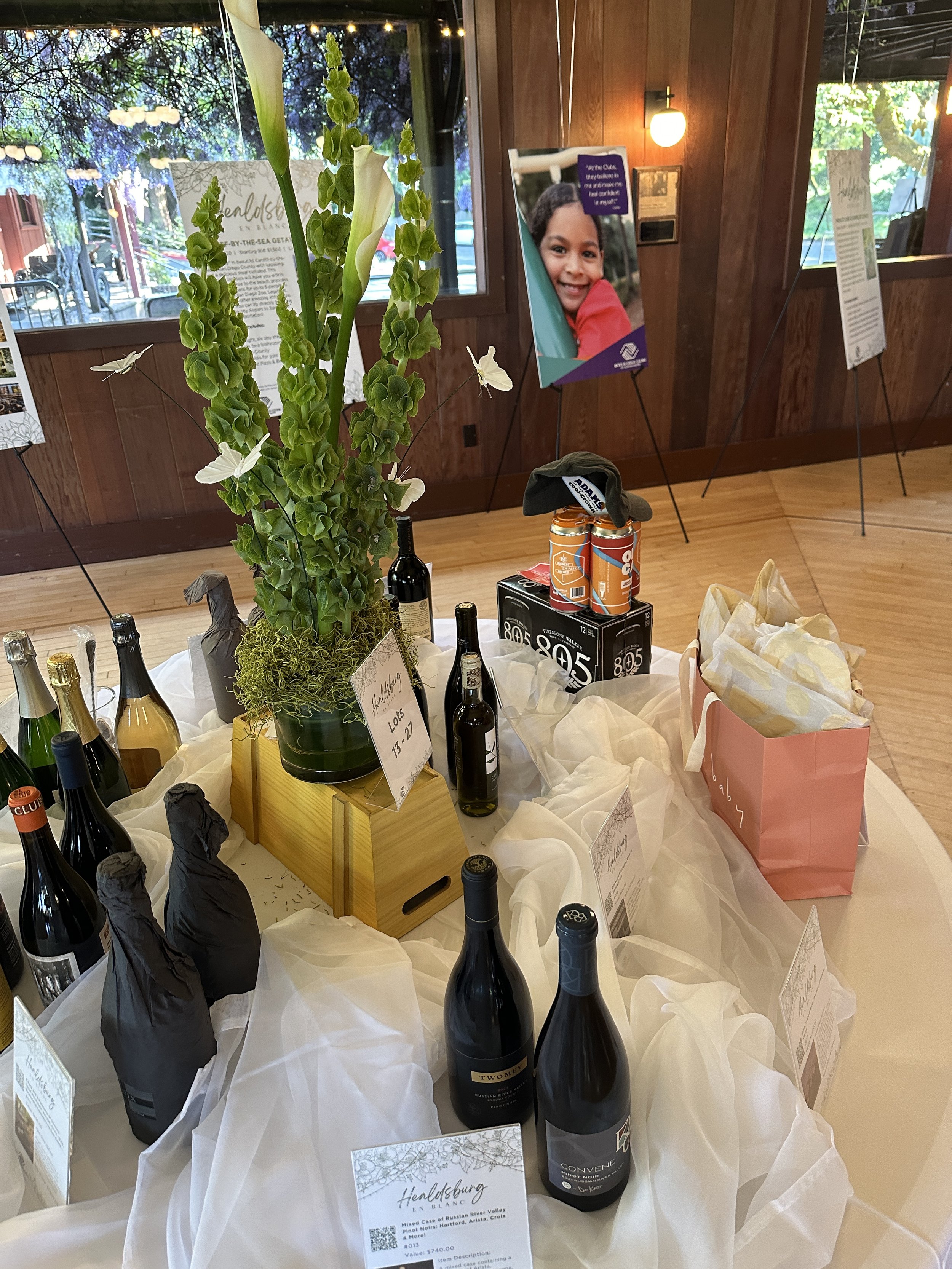 Healdsburg en Blanc auction items