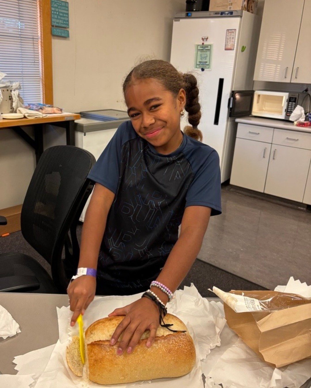 Something tasty is happening at Clubs! 👩&zwj;🍳 

Our Club members showcased their culinary skills by preparing homemade garlic bread. From slicing loaves and mincing garlic to chopping fresh parsley, they handled every step&mdash;then baked and enj