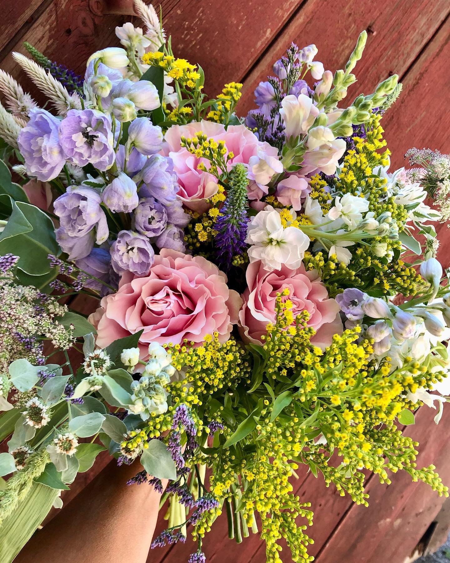 Learn how to design and plan a cutting garden that will reward you with bouquets all season long!
🌸
Sign up for my Cutting Garden Webinar; two different dates and times available for your convenience. Registration includes 2+ hours of step by step i