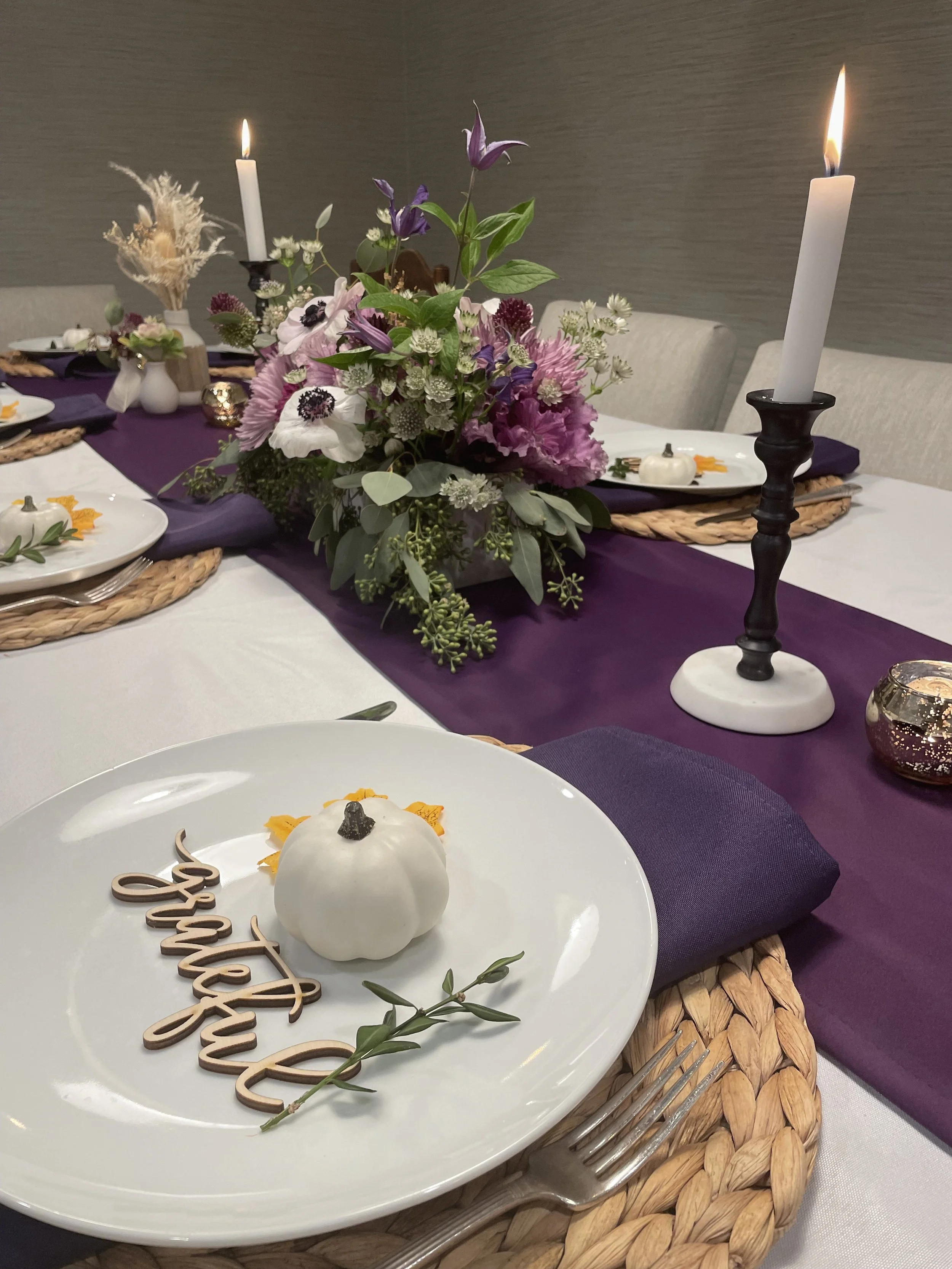 Autumn-inspired Thanksgiving tablescape