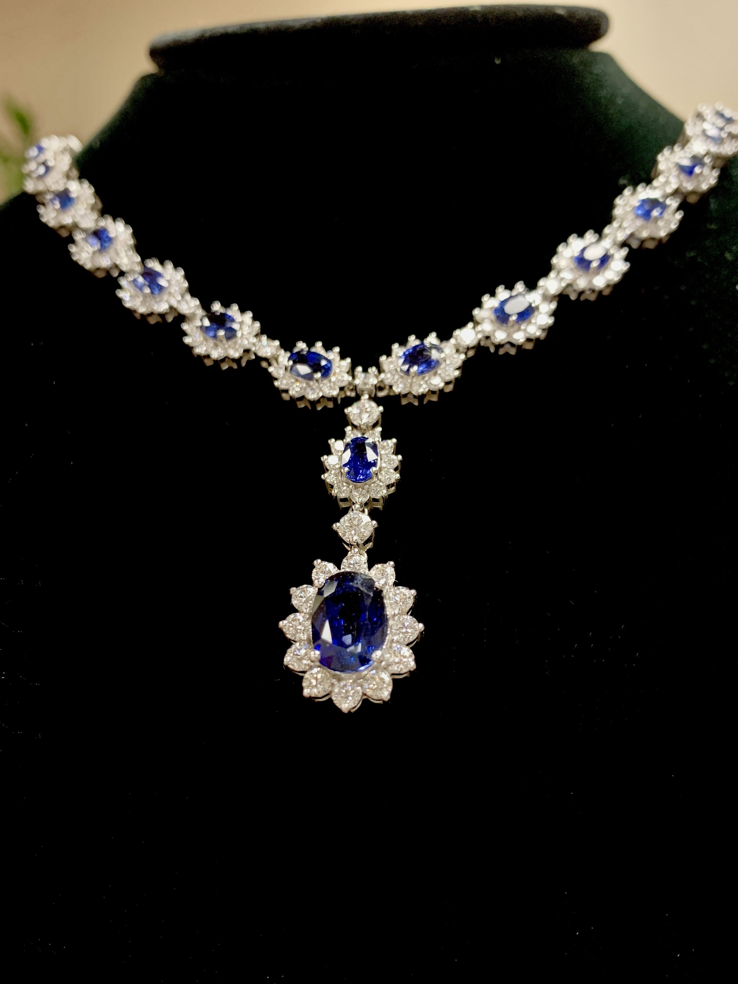 Blue Sapphire and Diamonds Necklace 