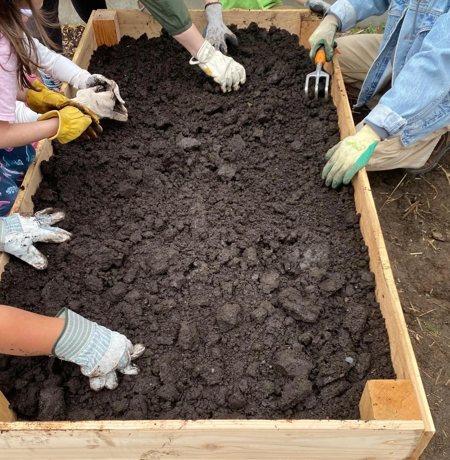 Thanks to @mcenroeorganicfarm for donating 4 cubic yards of compost which was used to supplement our garden beds at 4 of our school gardens at @newburghschools, and also for our Garden Work Party at John F. Kennedy Elementary in @kingstoncsd last mon