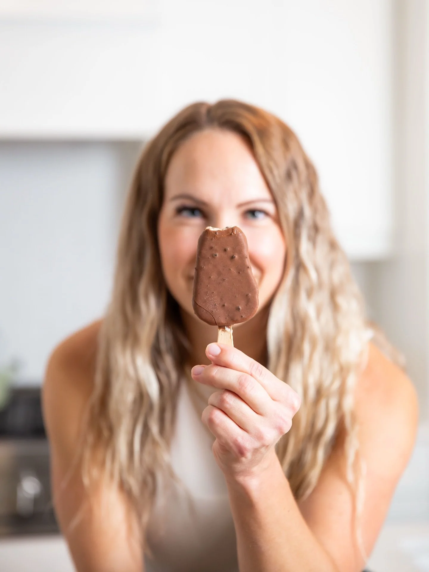Happy New Year! Swipe to see some eats from the month of December :) 
&bull; @dandybrewing cheese pizza 🍕 
&bull; @thebarchouetteyyc stracciatella with roasted delicata squash, pumpkin seed pesto, hot honey 🍯🧀
&bull; hosted a girls xmas party with