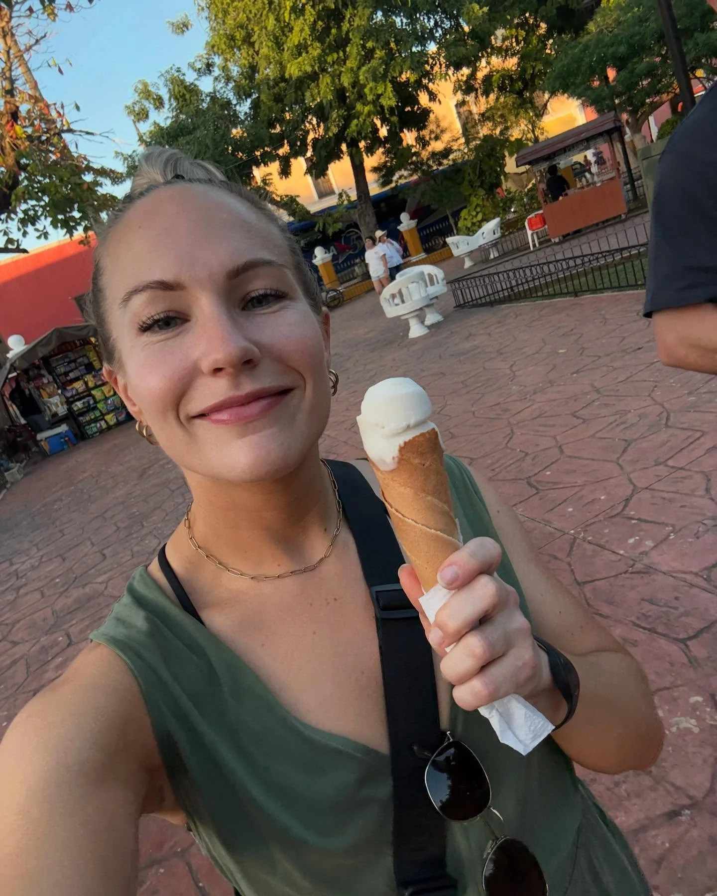 Scroll for some of my fave foods we ate in Mexico last week... This trip was sponsored by ADO buses, street tacos, huevos rancheros, hot nuts (iykyk) 🥜 and late night churros in the park 🌮🥹🇲🇽