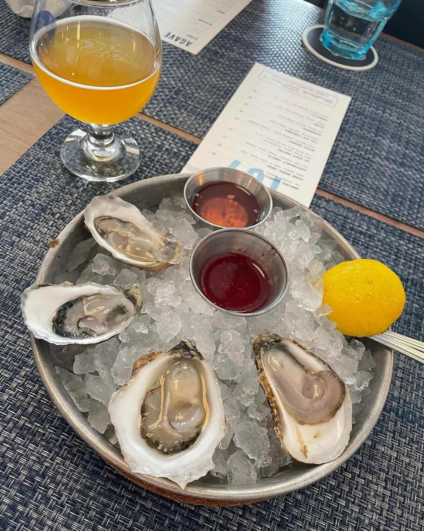 some of my fave eats from a recent trip to charleston, south carolina 🥰

&bull; oysters and ceviche from @167_raw 🦪🐟 
&bull; grilled octopus from @littlepalmbar 🐙
&bull; pancetta pizza &amp; oysters from @theobstinatedaughter 🦪 
&bull; frose fro