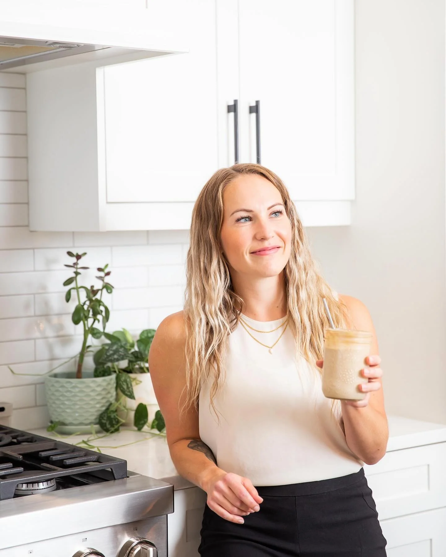 Guess what?! 👀 For the next few months, I am available on Fridays to see nutrition clients 🥰🤗 

Tap the link in my bio for services and booking info. Check your health insurance plan to see if you have registered dietitian coverage.

I also offer 