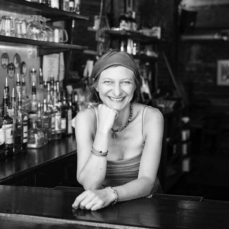 Laura Travers  of Clandestino