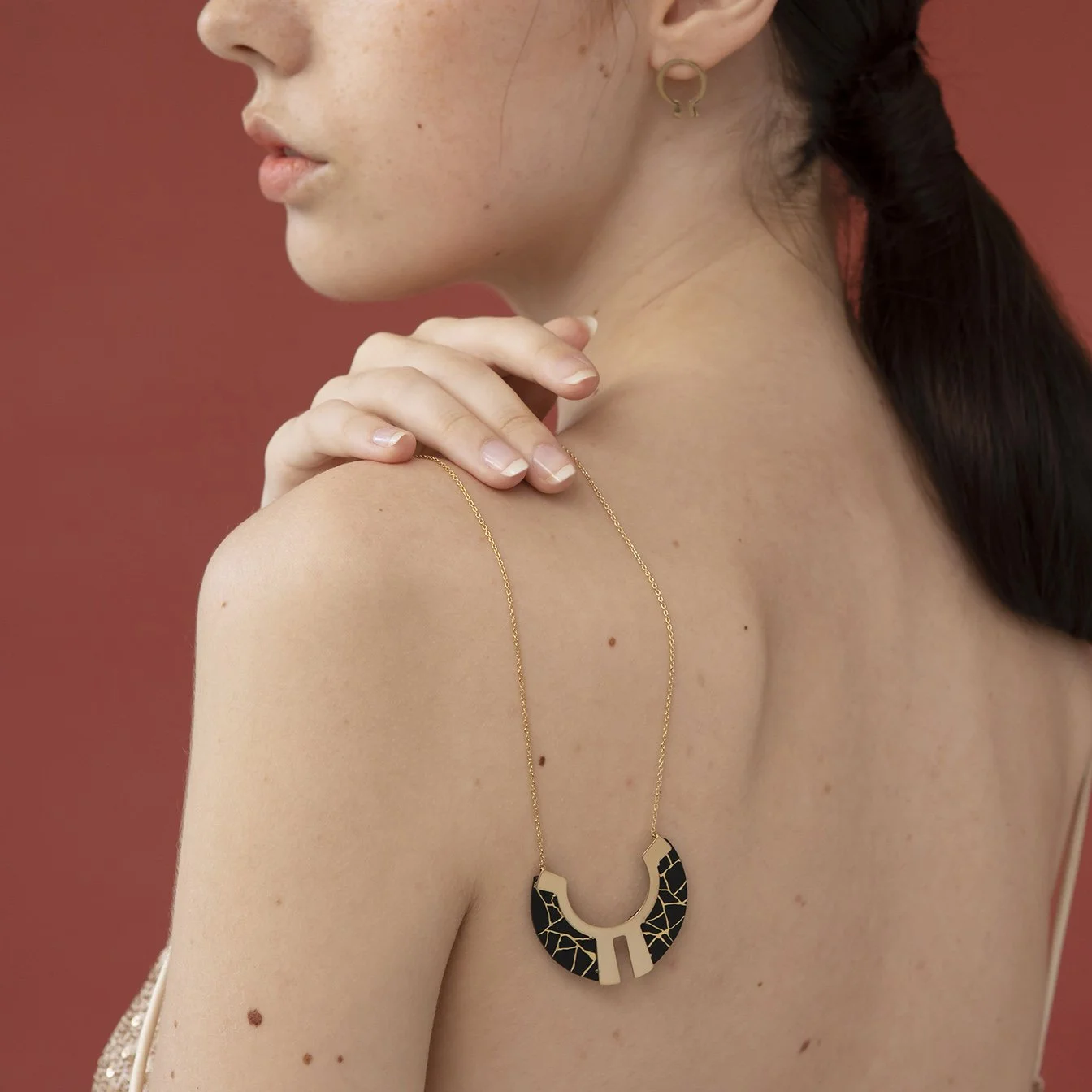 PEAUDEFLEUR-KINTSUKUROI-COLLIER-LONG-KYOTO-P03.jpg