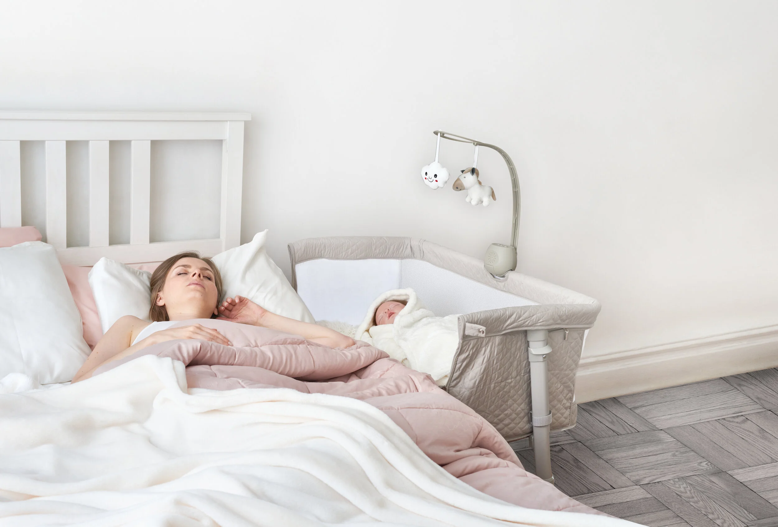 CLOUD BABY_Bassinet_img-DSC_9105_GREY FLOOR-Extended.jpg