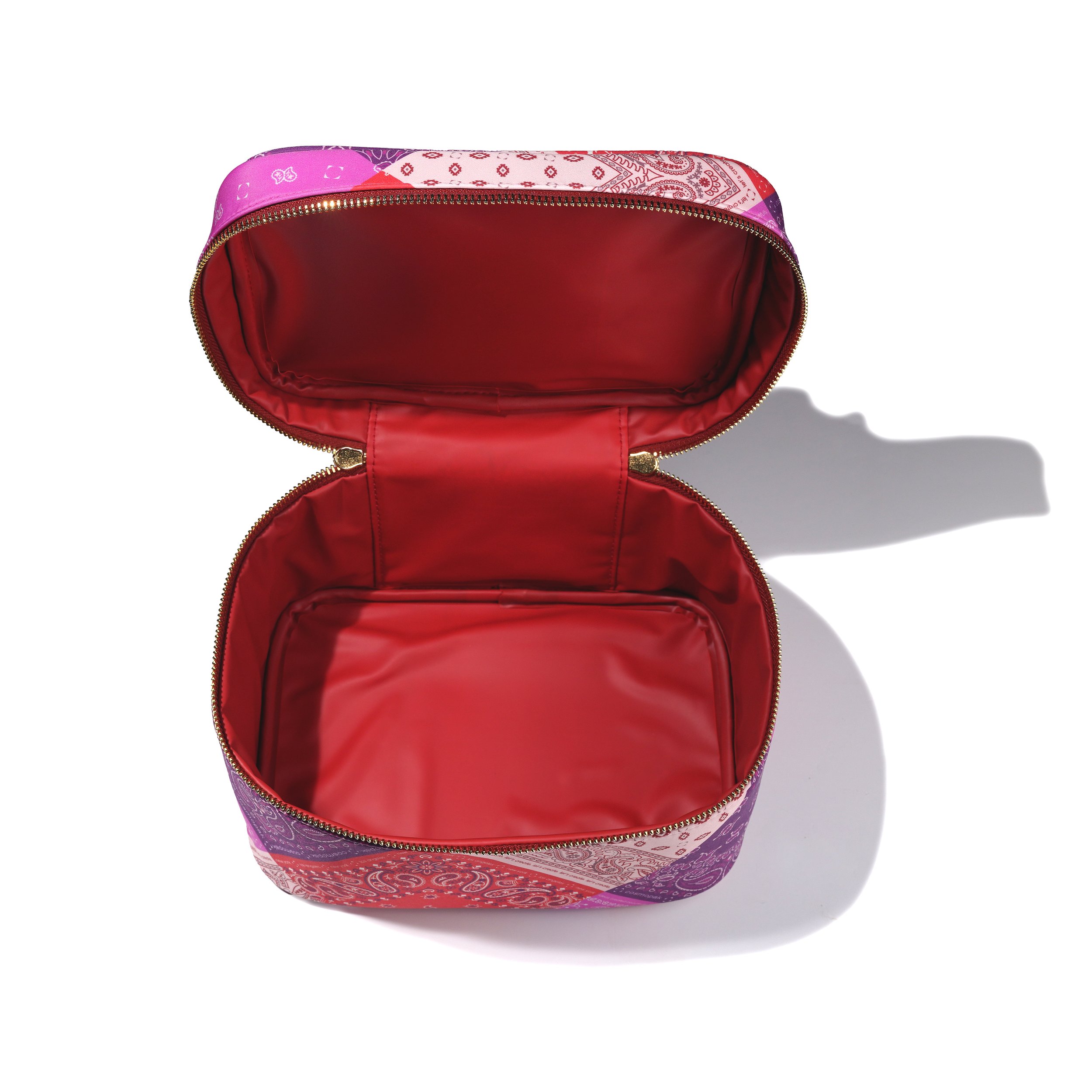 BG-0694 – train case with bandana print%0A-3.jpg