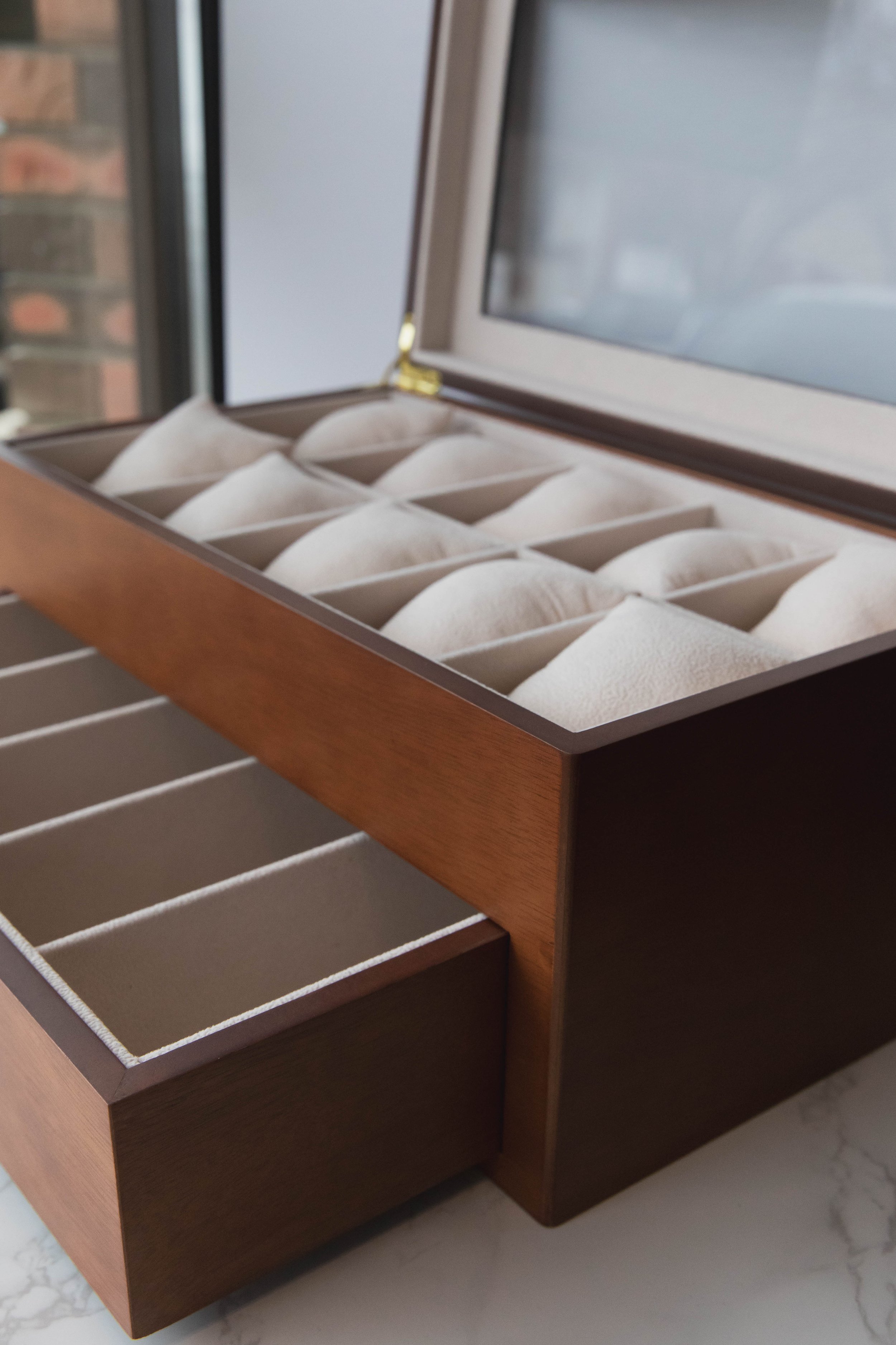 CASE 372 65792 $252-2.jpg