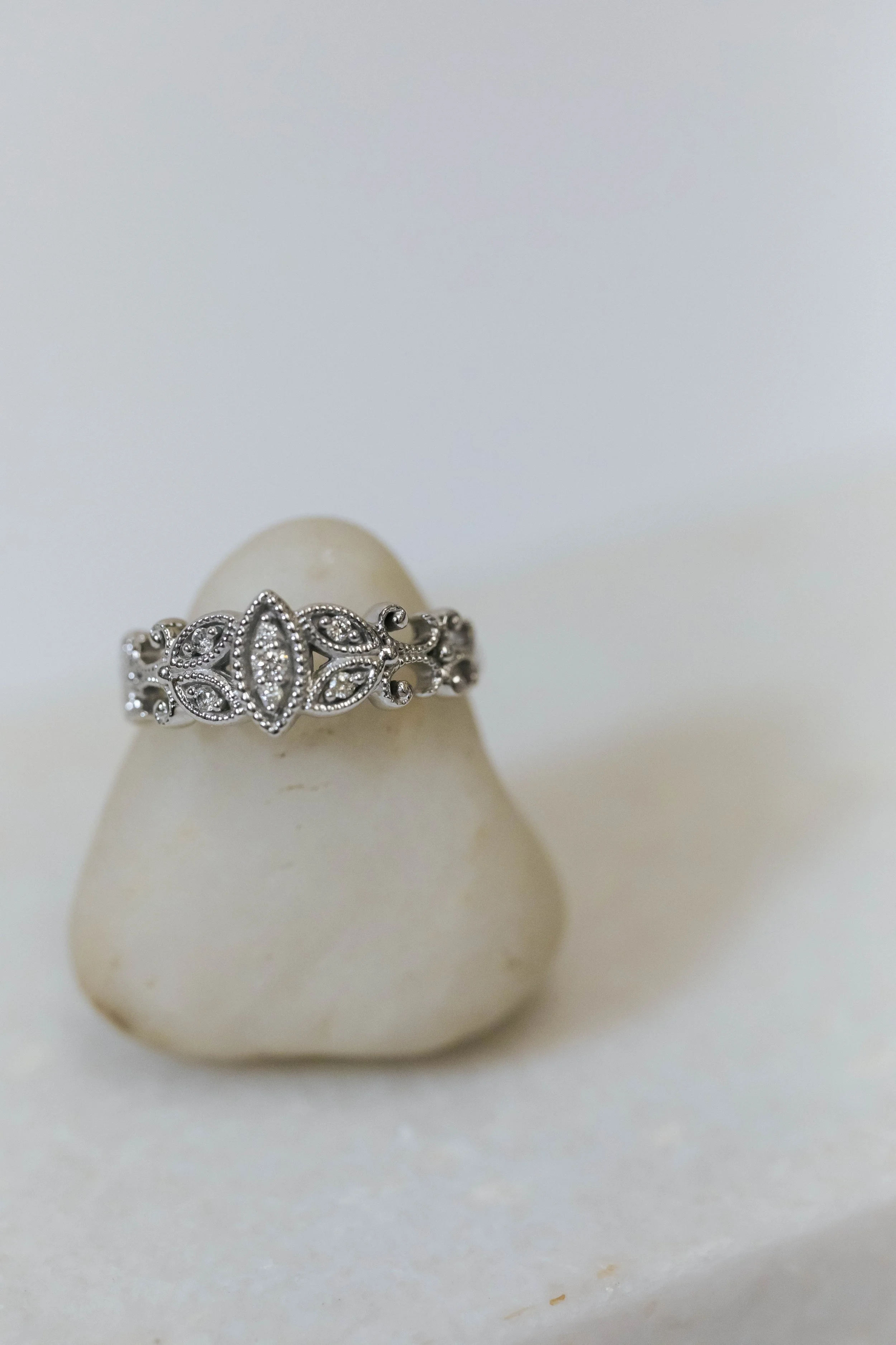 39 68527 10k wg 0.07ct CND $1364- .jpg