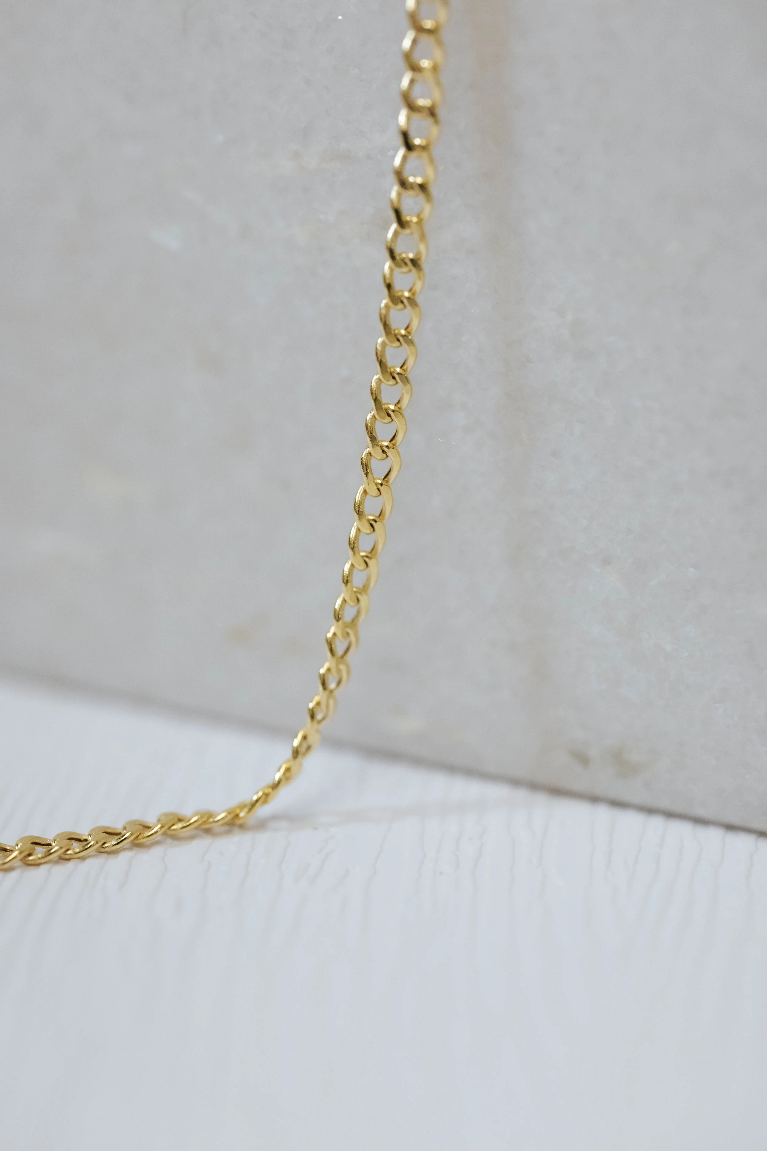 372 68949 $368 10k YG2.5mm solid curb braclet-3.jpg
