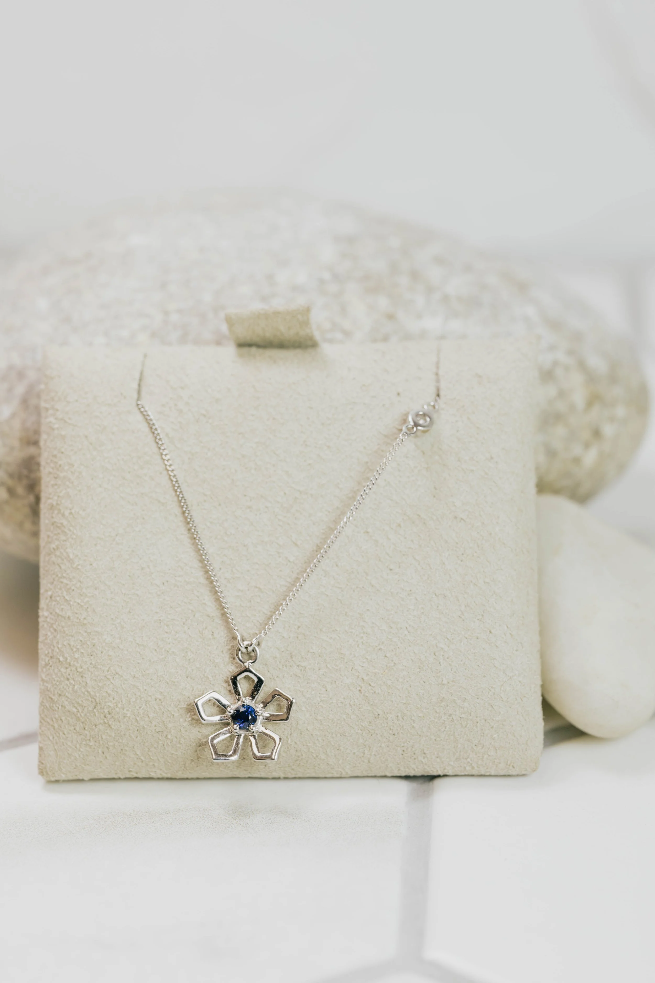 SAPPHIRE NECK 39 7053 $470-2.jpg