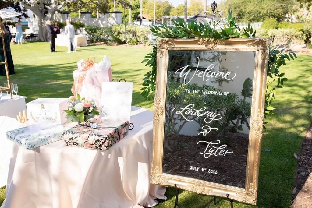 💐🪞🌿
.
.
.
Mirror &amp; Calligraphy: @shescloudy_calligraphy
Photo: @kelseyrinaldiphoto
Venue: @spanishhillsclub @spanishhillsspecialevents
Planning: @jamisonandtaniaevents 
#calligraphy #mirrorcalligraphy #weddingmirror #mirrorrental #weddingsign 