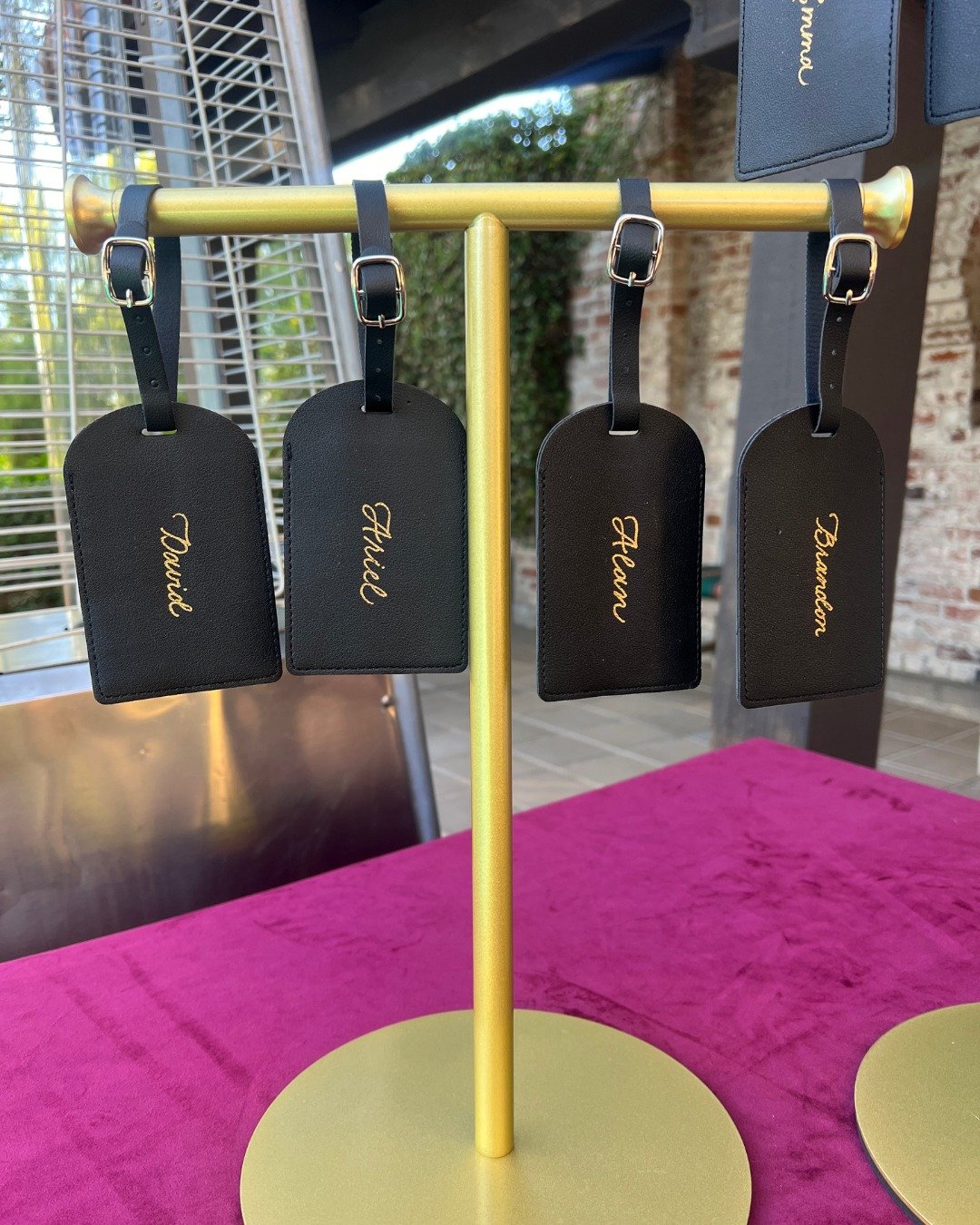 One of the most popular items at my events last year were luggage tags. Let's keep that trend going for 2026✍🏻
.
.
.
#livepersonalization #liveengraving #livecalligraphy #customengraving #calligraphyartist #engravingartist #laexperiential #laevents 