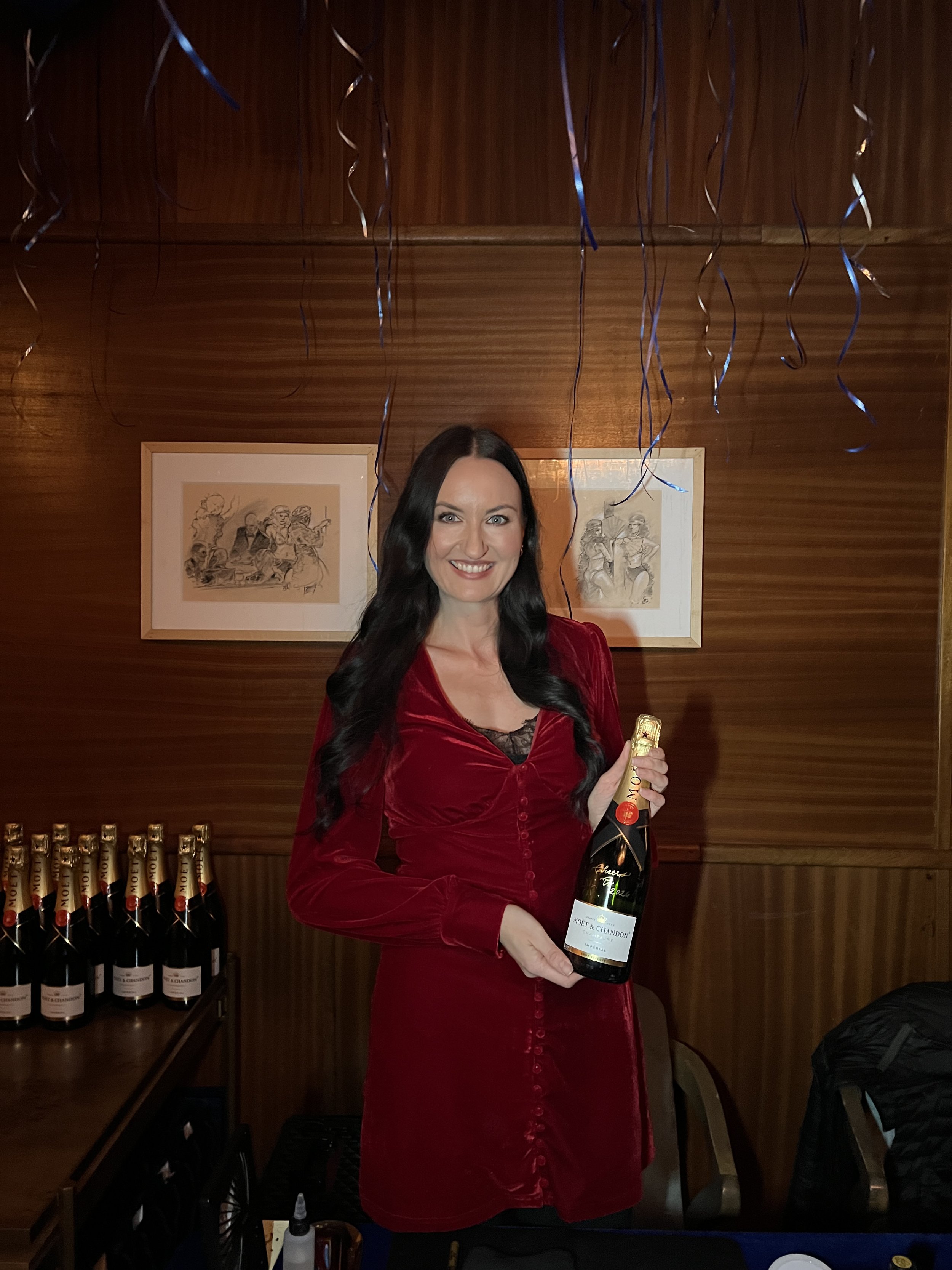 Champagne Bottle Painting for New Year’s Eve: A Luxury Brand Experience for Chase Sapphire Reserve