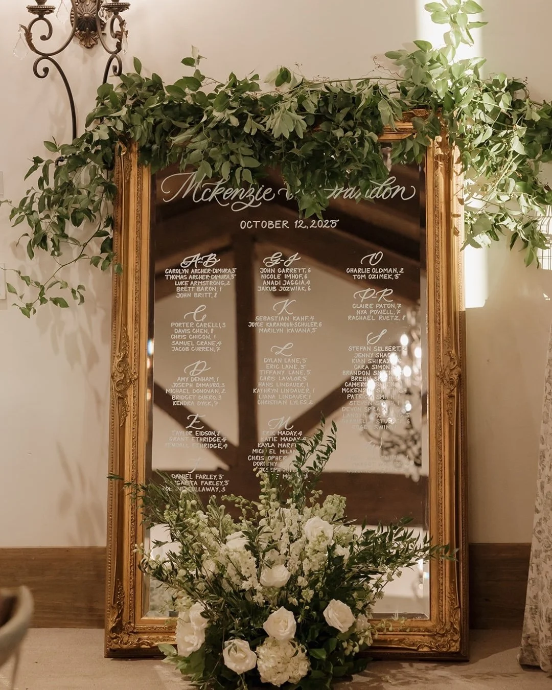 Our Oaks mirror accented by greenery🌿 Looking for a gold mirror seating chart? Take a look at my rental collection on my website and find your dream piece.
.
.
.
@shescloudy_calligraphy
@whitney_everlyandco
@everly_andco
@europavillageweddings
@byal