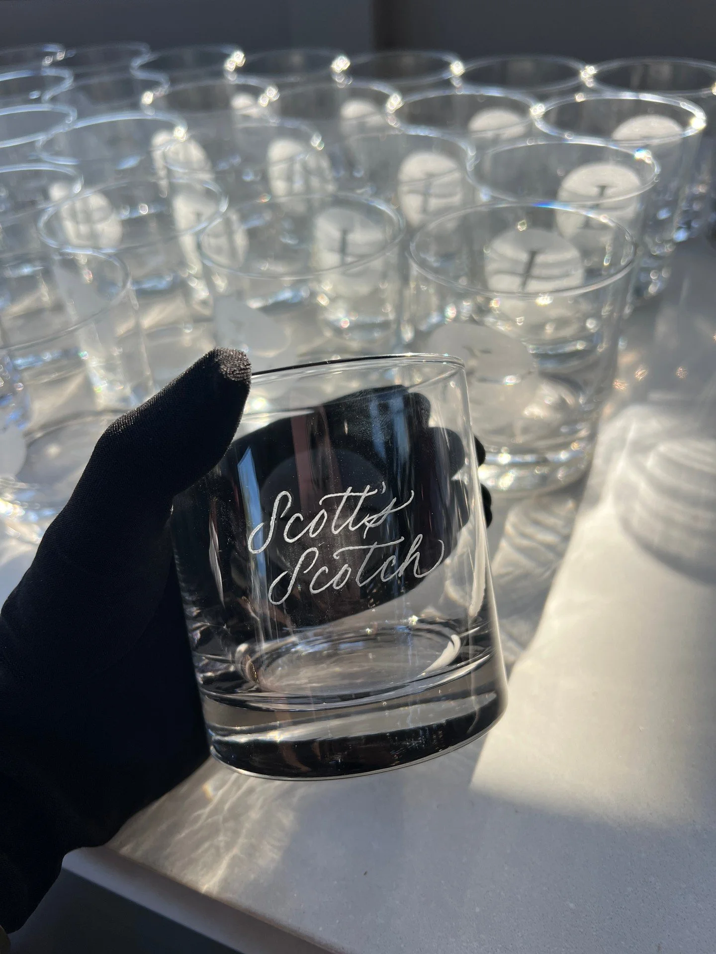 Hand engraved whiskey glasses for a corporate event at The Langham Pasadena. Also planning a corporate event or retreat? Let's chat about live personalization ideas to elevate your event.
.
.
.
@shescloudy_calligraphy
@langhampasadena
@plushperfectev