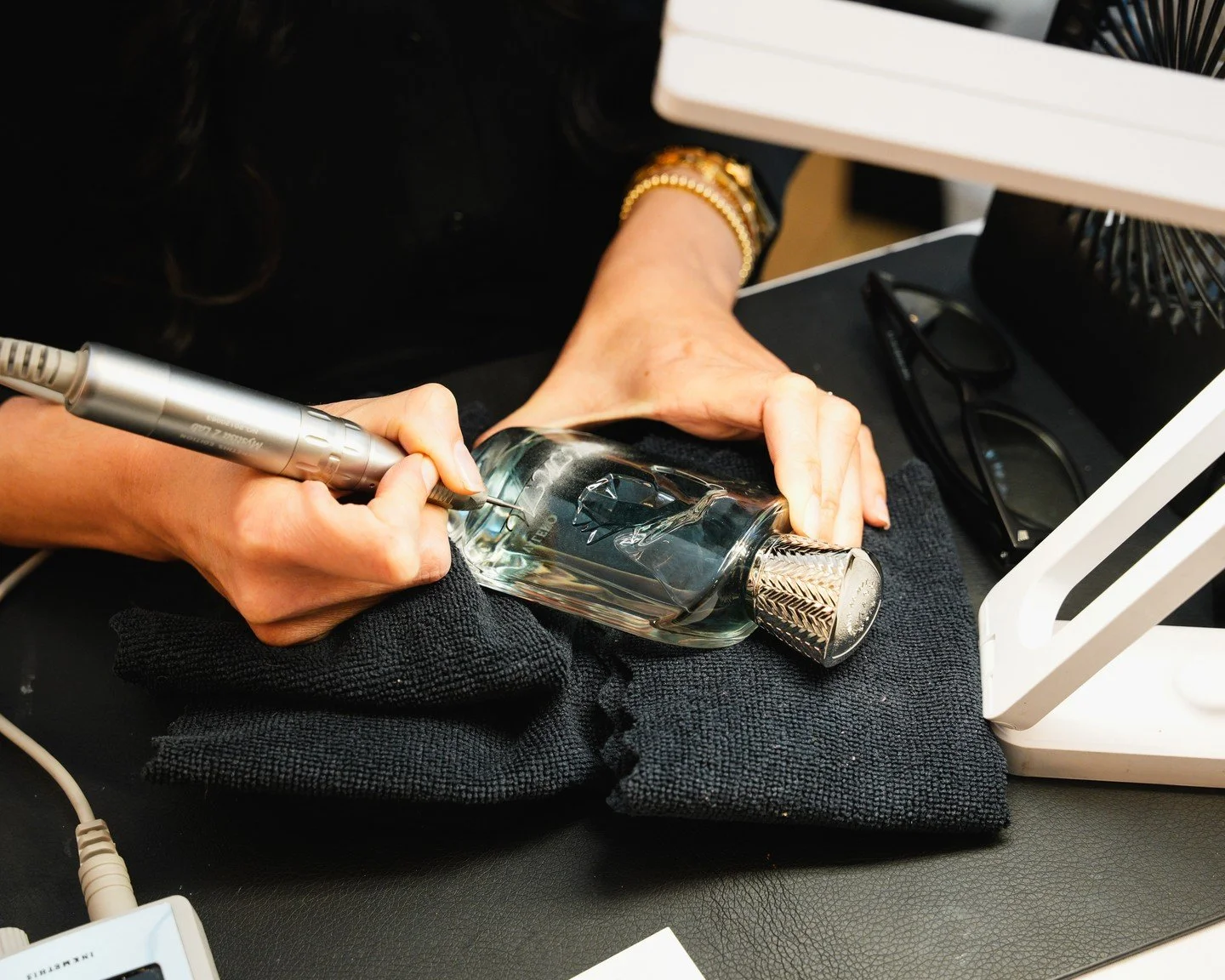 Live engraving and on-site personalization for brand events, weddings, and private celebrations in Los Angeles. From glassware and fragrance bottles to other non-glass keepsakes, live personalization adds an interactive moment guests can watch, enjoy