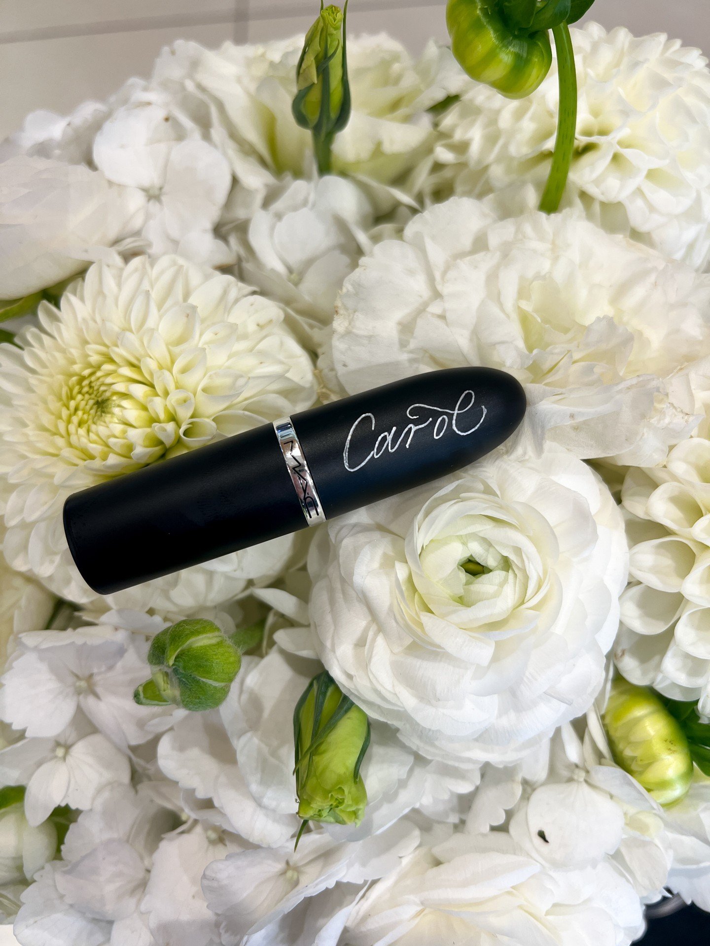 Okay but engraved lipsticks as bridal shower gifts 💄✨ They&rsquo;re one of my favorite ideas for bridal showers, bachelorette weekends, and girls&rsquo; events. Small, fun, actually useful, and even better when personalized. Guests always light up w