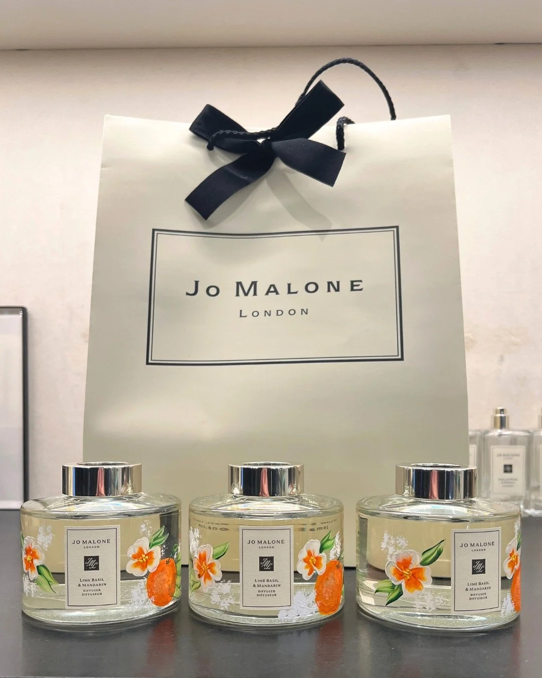 Custom painted diffusers inspired by the scent: lime basil &amp; mandarin 🍊 Perfect for brand events, gifting, and custom projects. Inquire for details
.
.
.
#bottlepainting #luxurygifting #brandactivation #experientialmarketing #losangelesevents