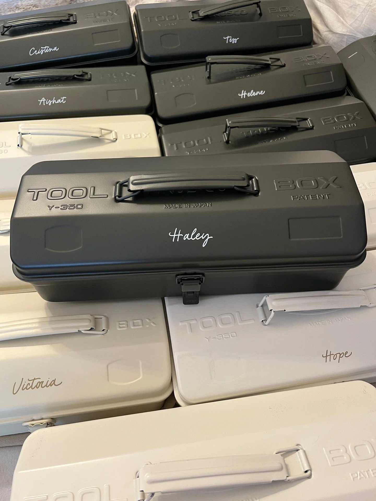 Custom in-studio project for For Love &amp; Lemons - how cool are these personalized tool boxes?🛠️
.
.
.
#brandactivation #brandedgifting #experientialmarketing #losangelesevents #laexperiential #customgifting #brandexperience