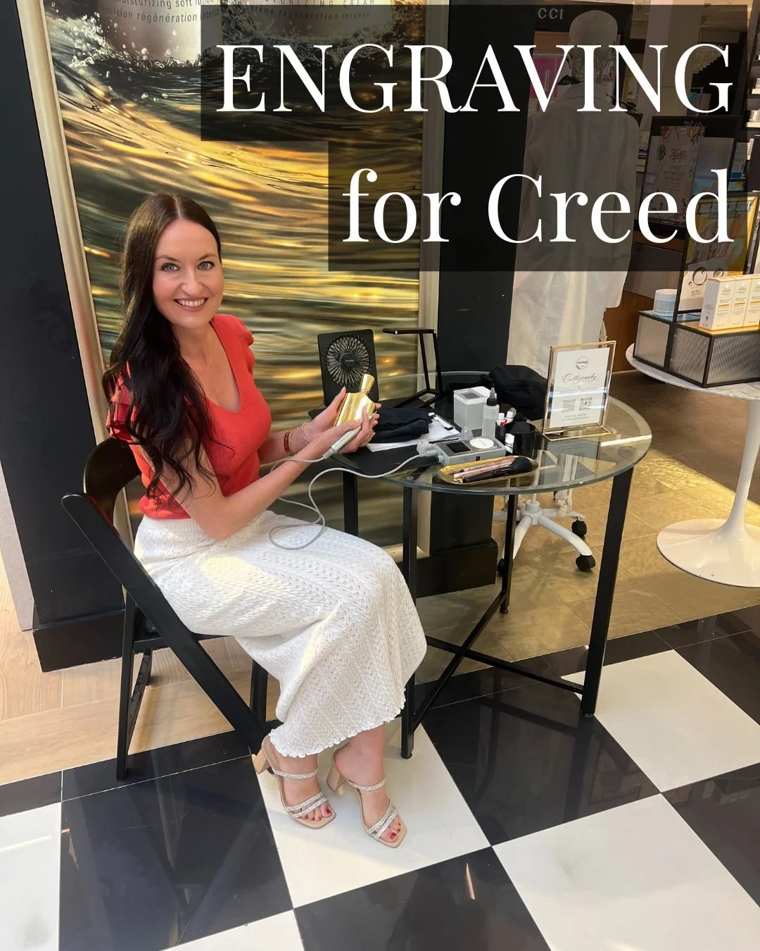 Swipe to see how engraving doesn&rsquo;t always have to be on the glass 👉 I actually love engraving lids, since you can switch them onto the next bottle once it&rsquo;s empty.
.
.
.
#customgifting #calligraphyartist #personalizedgifts #guestexperien