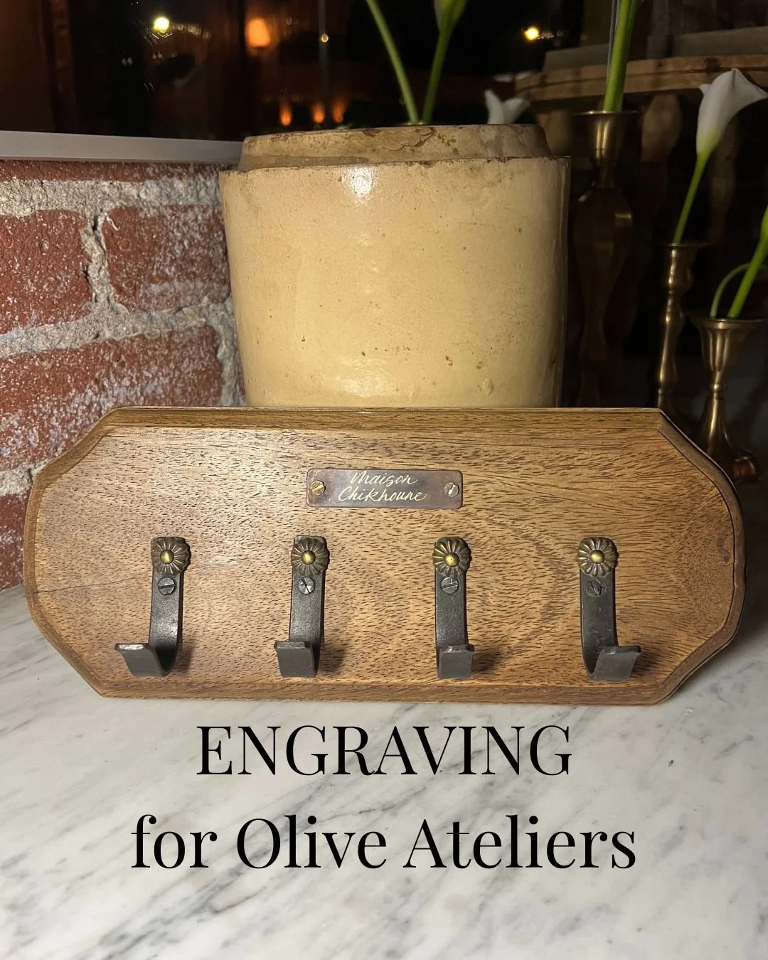 There&rsquo;s something so special about blending old-world charm with a personal touch ✨
At this dinner event for Olive Ateliers, I had the honor of engraving family names onto the most beautiful antique wooden coat racks.
Planning something special