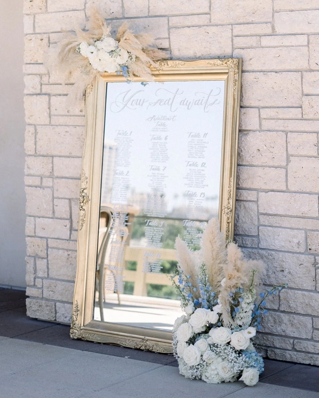 Beachy, but make it elevated ✨This wedding featured our gold Amethyst mirror seating chart paired with pampas grass florals - a unique, textural look. The softness of the florals against the reflective gold made the whole display feel both organic an