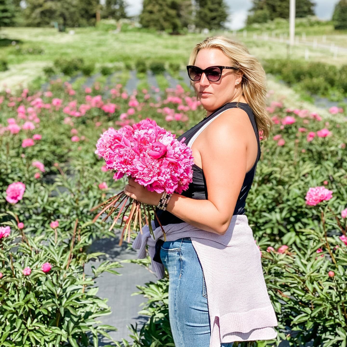 Today my flower heart hurts a little bit. Every July I make the trek to the beautiful Homer, Alaska and visit @alaskabeautypeony where I pick hundreds of gorgeous blooms to bring to all of you. Even though I won&rsquo;t be there this year I will be b