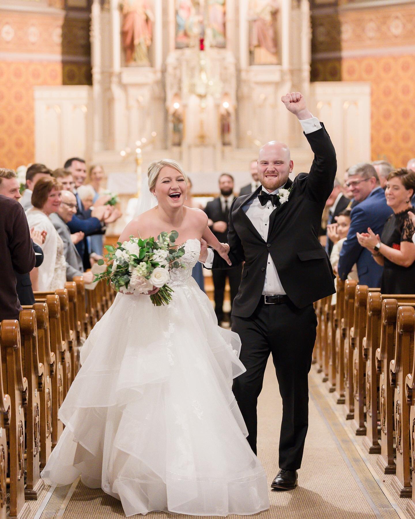 That married feeling! Congrats to our 5 couples this weekend! 

📸 @emilycrall 
Planning: @soireeiowa 
Rentals: @uniqueeventsiowa