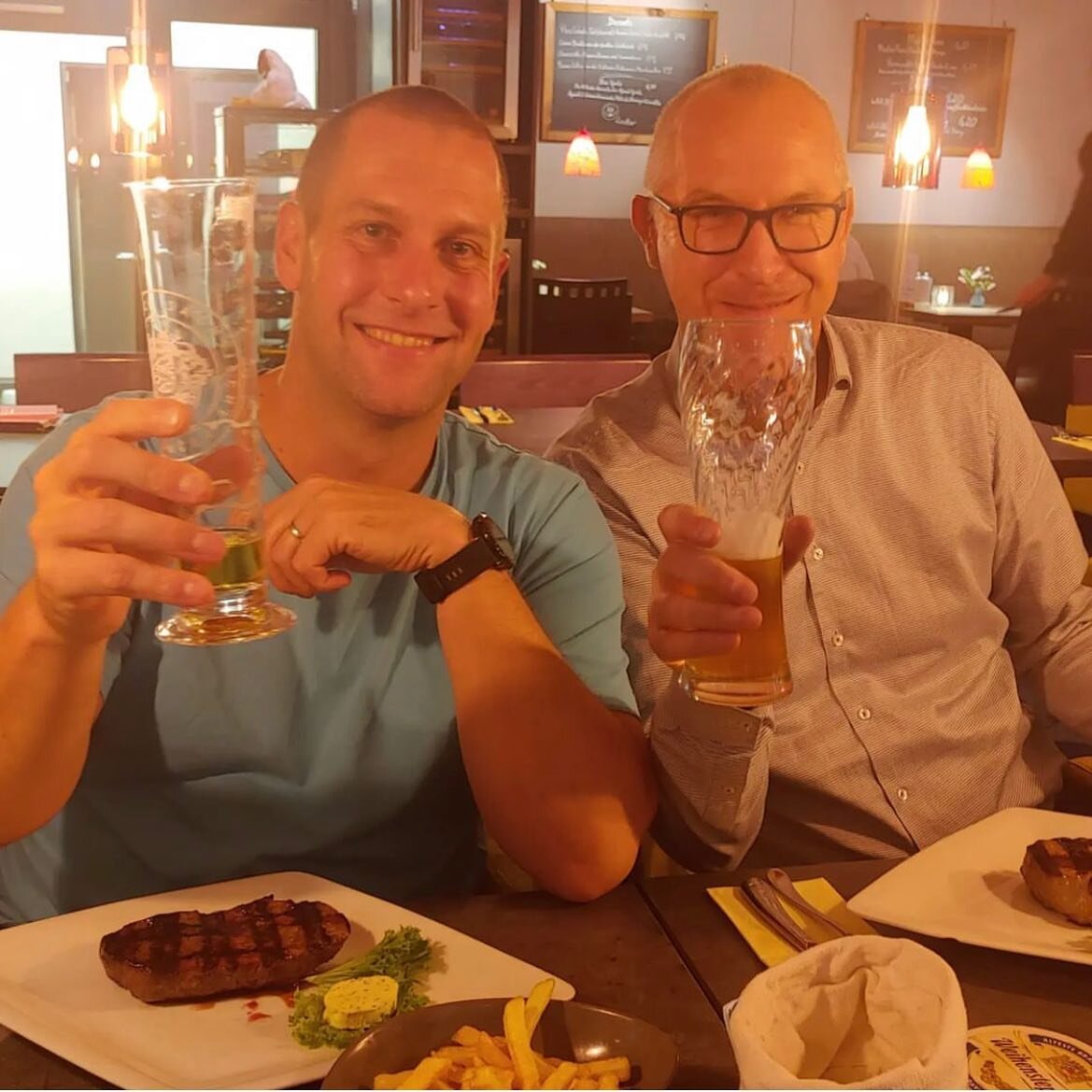 Beers and Cilia 2022 means lots of fun catching up with everyone after years on zoom. It is wonderful to chat live again!
With @karsten_boldt 
#cilia2022