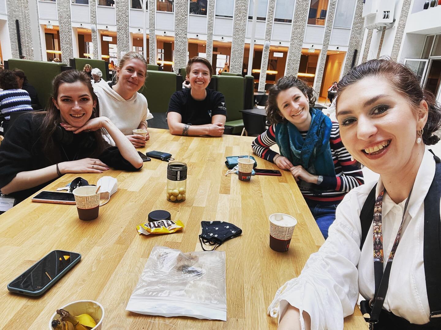 Oh but what is this? Wait another @scils_eu recruit joins the Ciliarium coffee break?! Welcome Giulia @ironsgram !! Lovely to have you over! @whitingpc @dykeywykey @andepande123