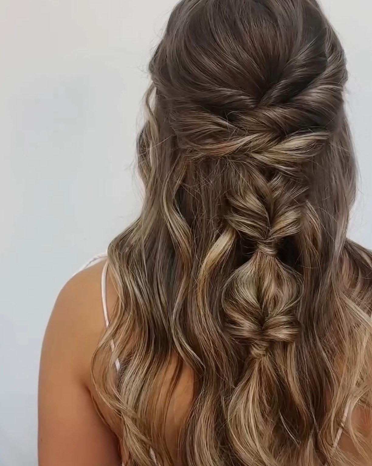 Aslan is our lil' updo guru 💫

She is obsessed with bridal styling and we're all obsessed with he looks she creates You can follow her @hairbyaslan 

If you want to absolutely love your wedding hair and give your bridesmaids elegant + effortless sty