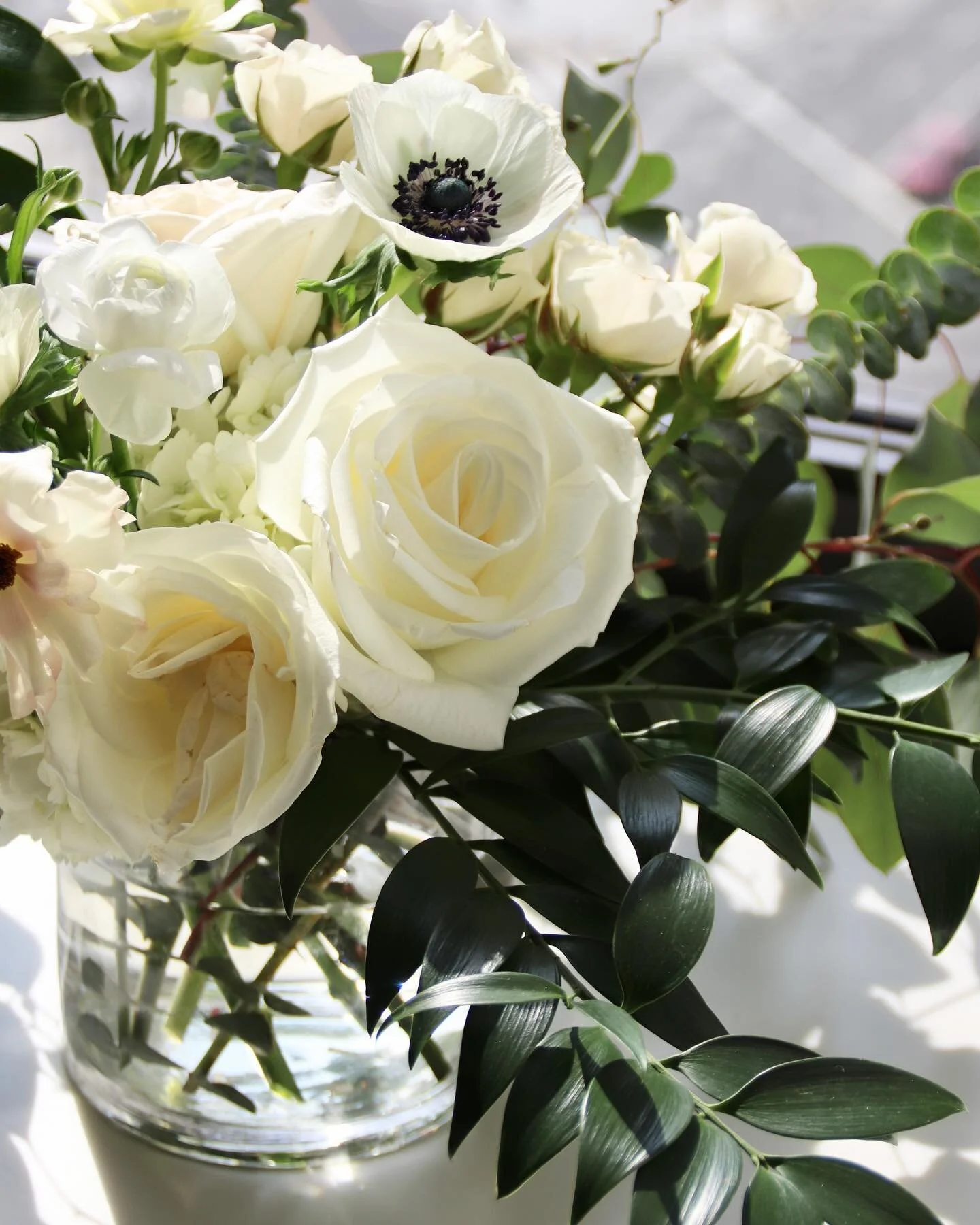 Trying to avoid the Sunday Scaries by reorganizing my floral portfolio 💐📸 #kayleekleinarrangements #chicagoil #quincyil #wedding #bouquet #floraldesign