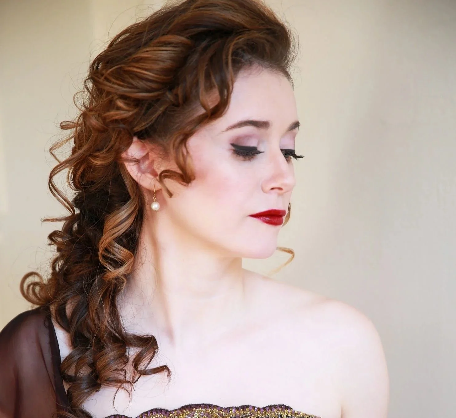 Nola Richardson’s “Silvery Glow” On Full Display in New ‘Hildegard’ Review