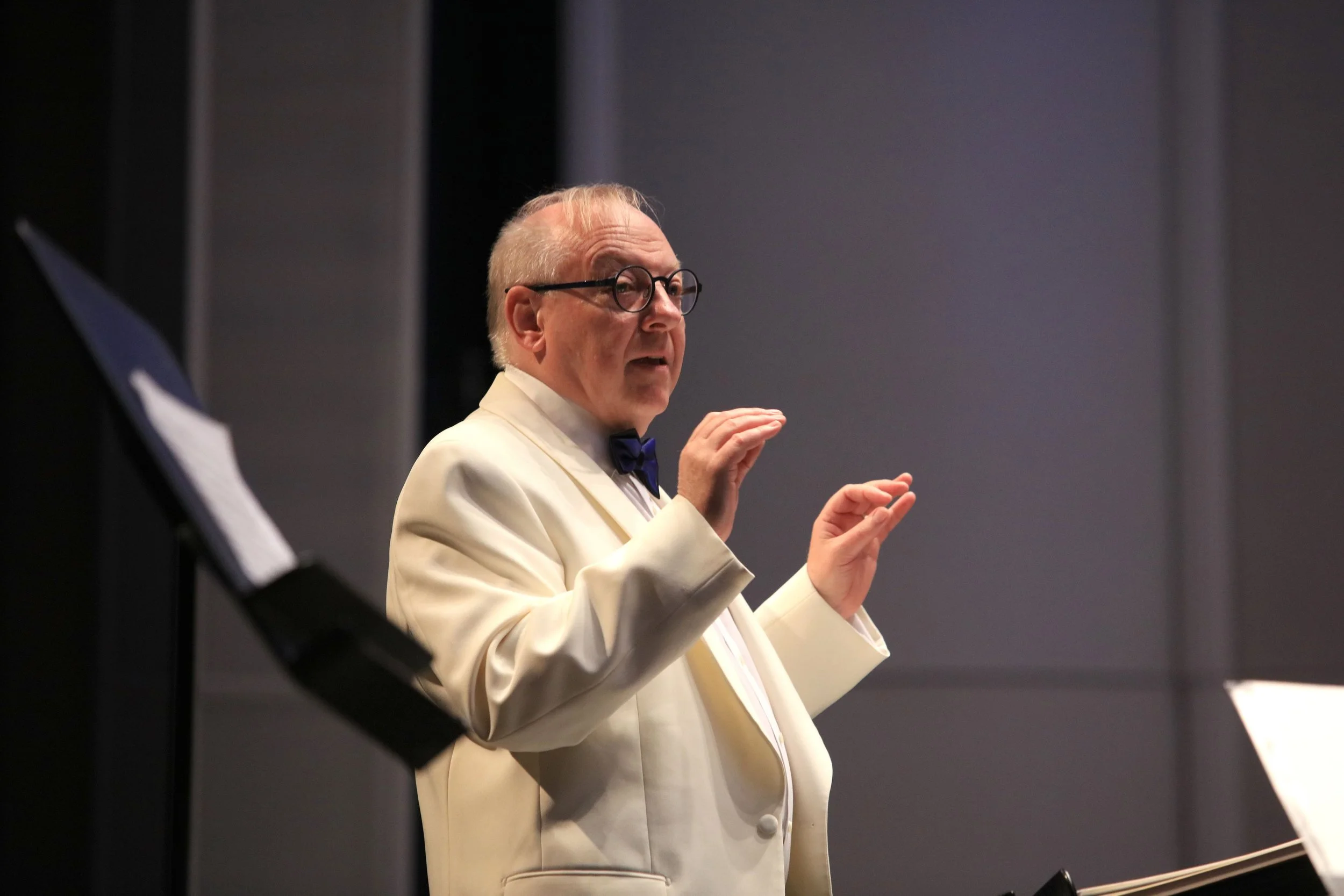 New Review Praises Nicholas McGegan For Conducting a “Scintillating” ‘Messiah’