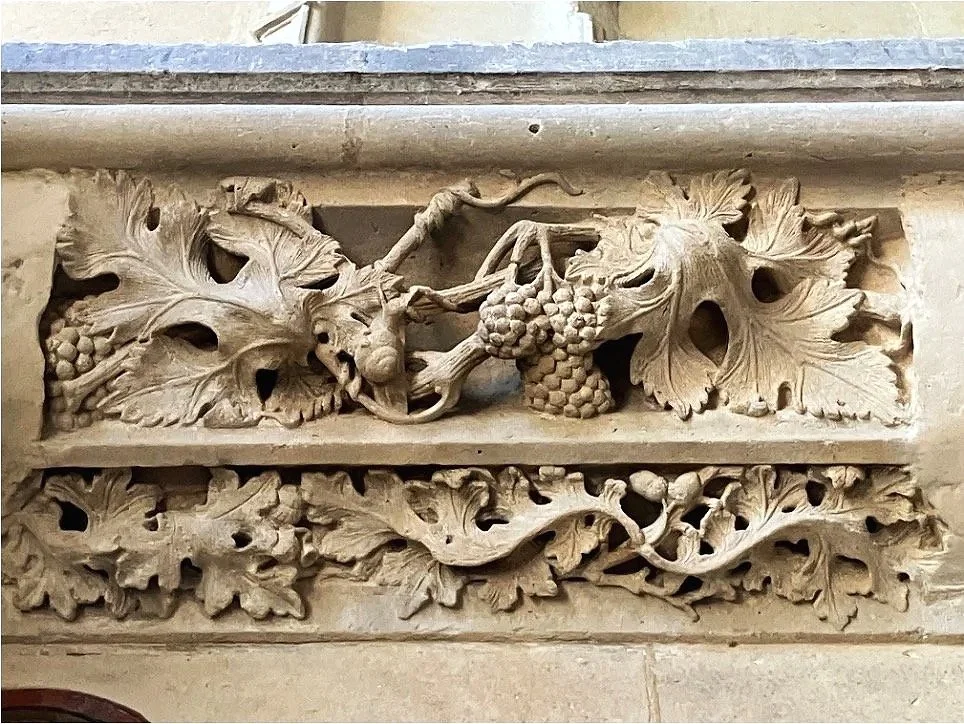 Frieze with carved vine leaf and grape clusters, 1485. Paris, Hotel de Cluny, Chapel