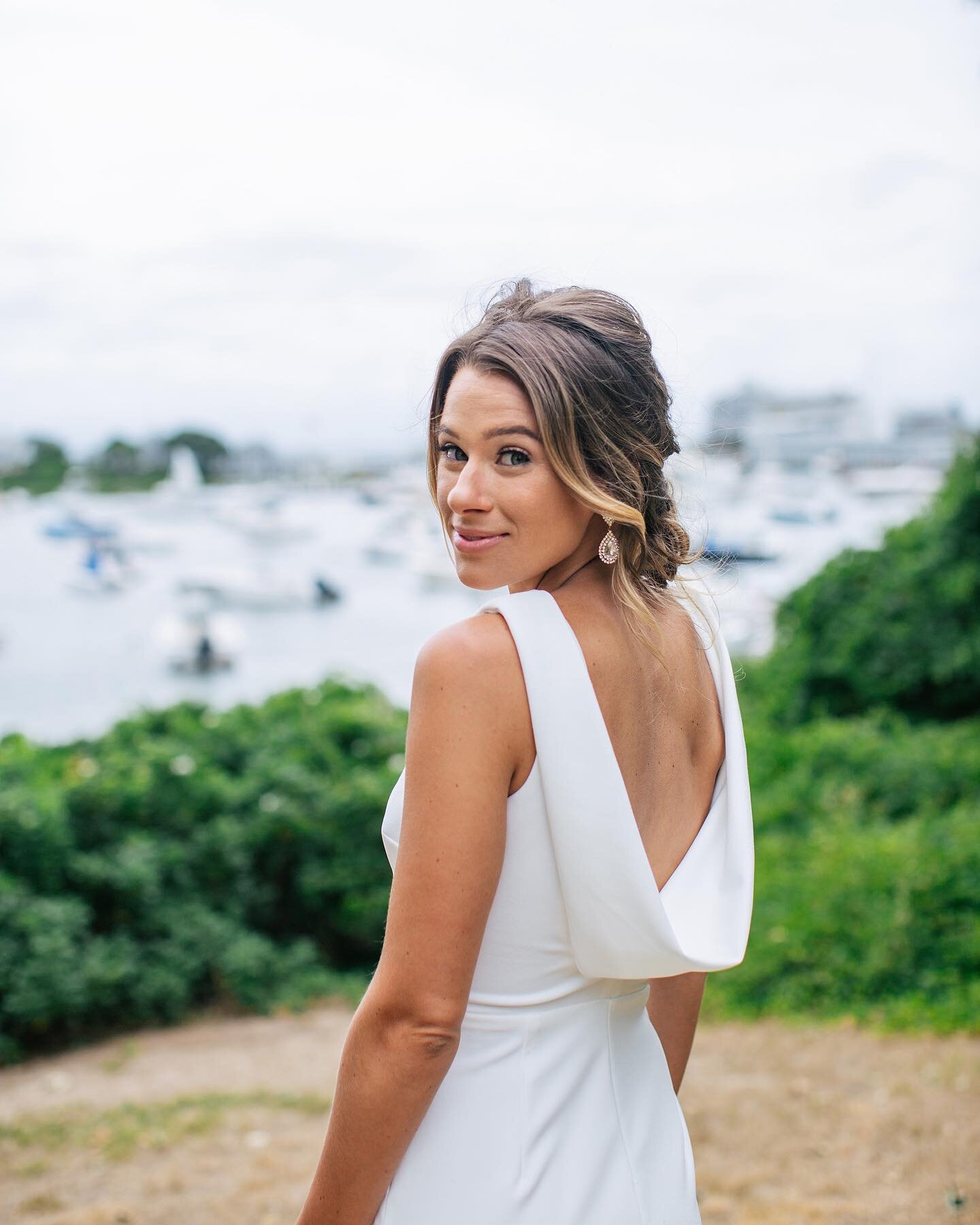 I&rsquo;m loving these simple, but gorgeous dresses for the small elopements I&rsquo;m photographing this year. Katie looked stunning in this all white dress with the low back. It was perfect for their 15 person ceremony in Harwich Port. They&rsquo;r